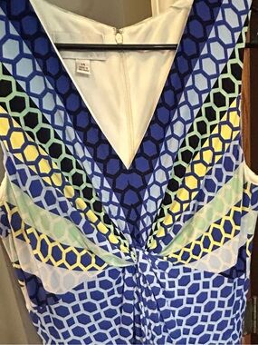 Donna Morgan Blue Multi Geometric V-Neck Twist Front dress